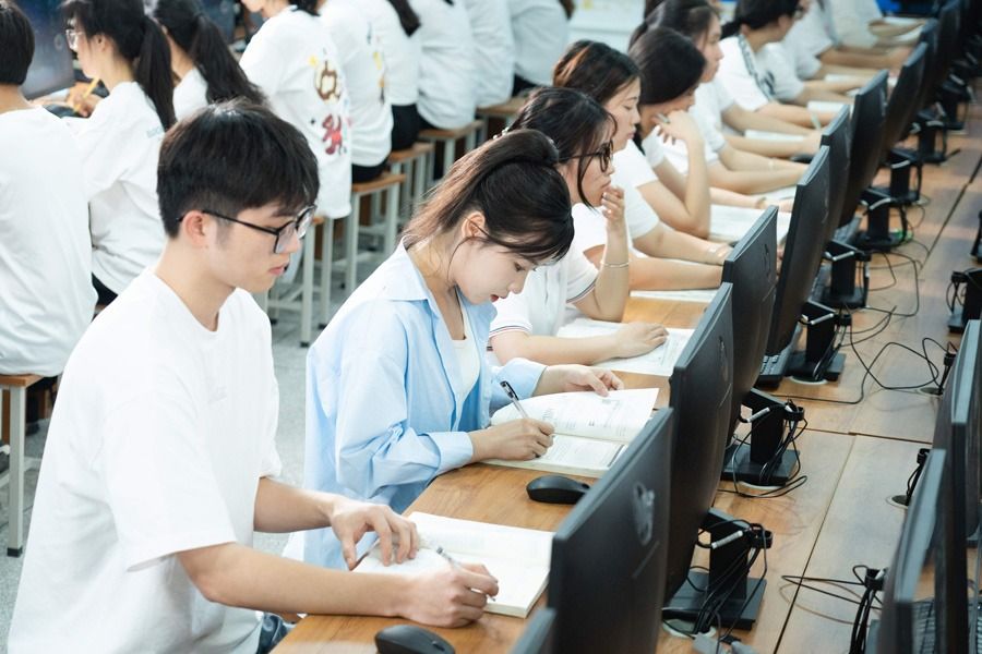 大數(shù)據(jù)與財(cái)務(wù)管理實(shí)訓(xùn)室