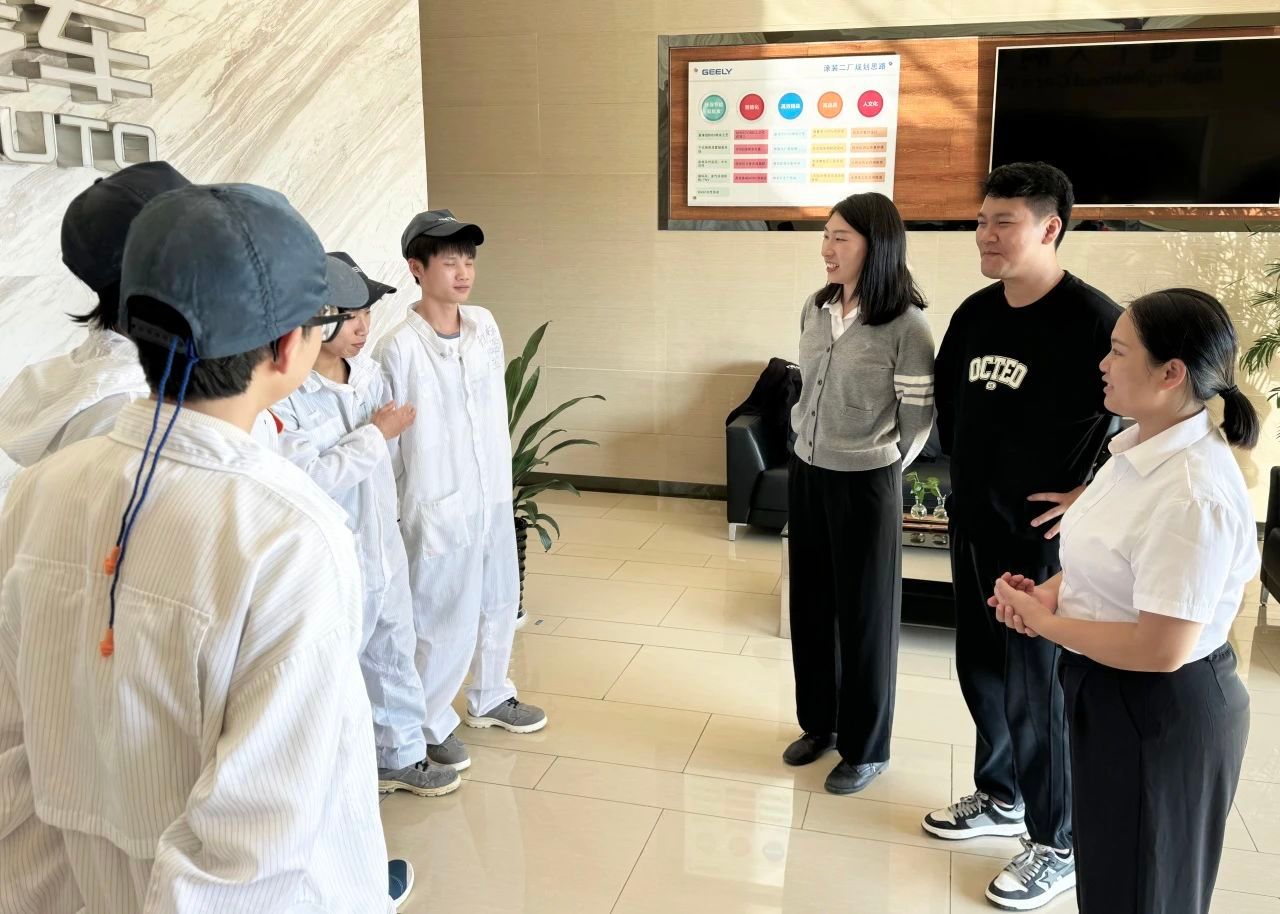 領(lǐng)導(dǎo)走訪學(xué)生