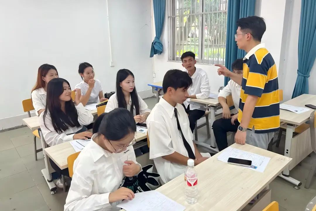 廣西英華國(guó)際職業(yè)學(xué)院為畢業(yè)生進(jìn)行面試指導(dǎo) 廣西英華國(guó)際職業(yè)學(xué)院為畢業(yè)生進(jìn)行面試指導(dǎo)