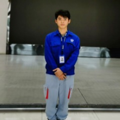 潘信華：不畏風(fēng)雨向陽(yáng)開，共話勵(lì)志青春夢(mèng)