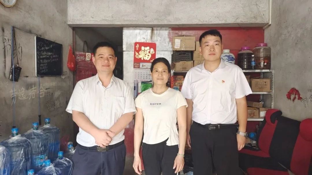 黨建引航 溫情送崗｜經(jīng)管院黨總支開(kāi)展就業(yè)援助活動(dòng)