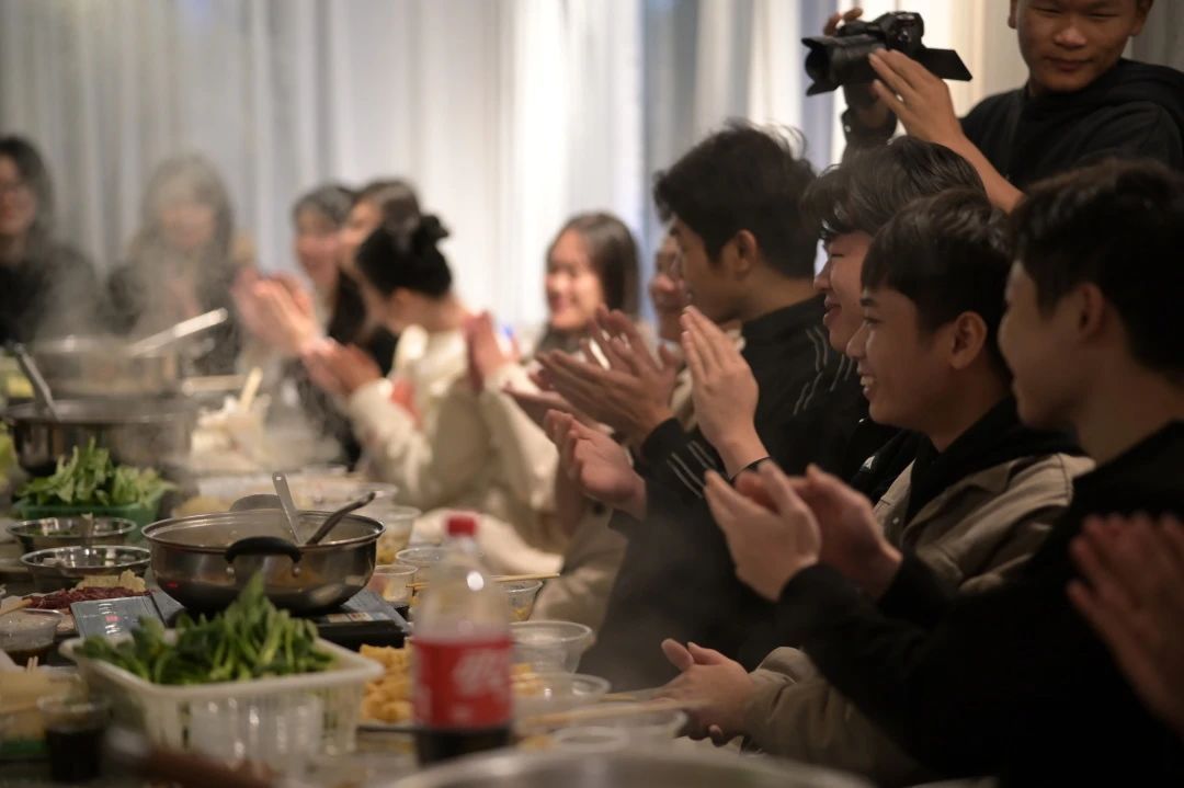 現(xiàn)場吃喝照片