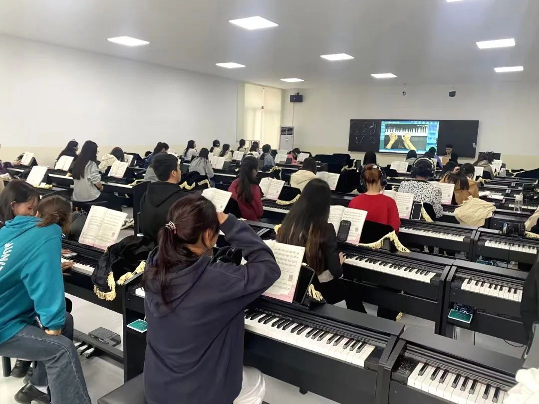 大教育實(shí)訓(xùn)室 大教育實(shí)訓(xùn)室