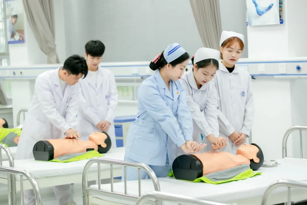 帶領(lǐng)學(xué)生做實(shí)操