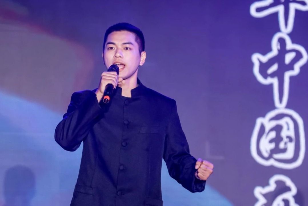 黃榮強(qiáng)：青春榜樣，一位學(xué)生的卓越成長(zhǎng)之路