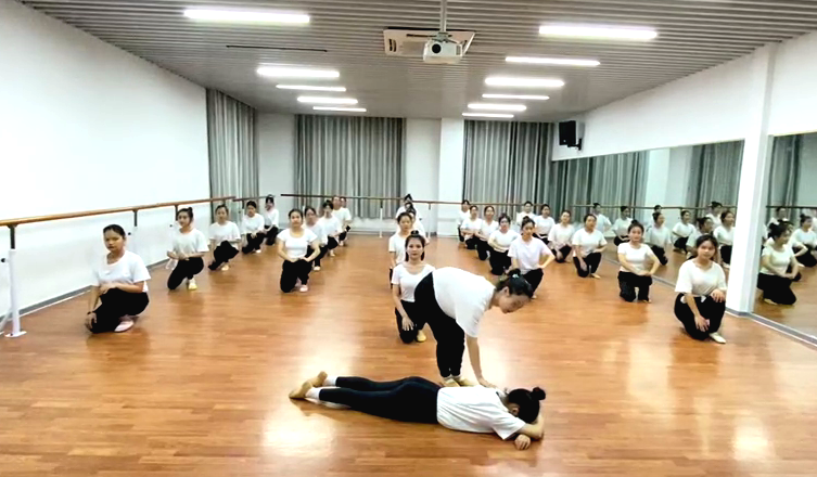 中國(guó)舞蹈師資班考級(jí)培訓(xùn)