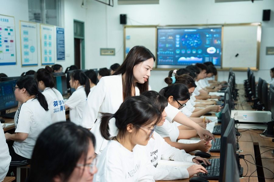 大數(shù)據(jù)與財(cái)務(wù)管理實(shí)訓(xùn)室