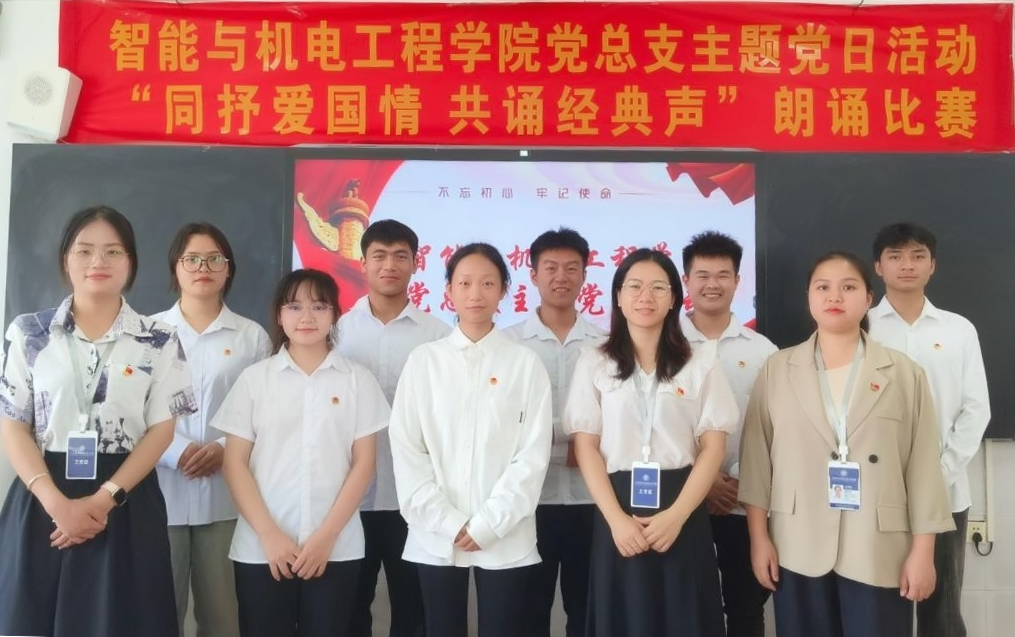 指導(dǎo)朗誦老師合照