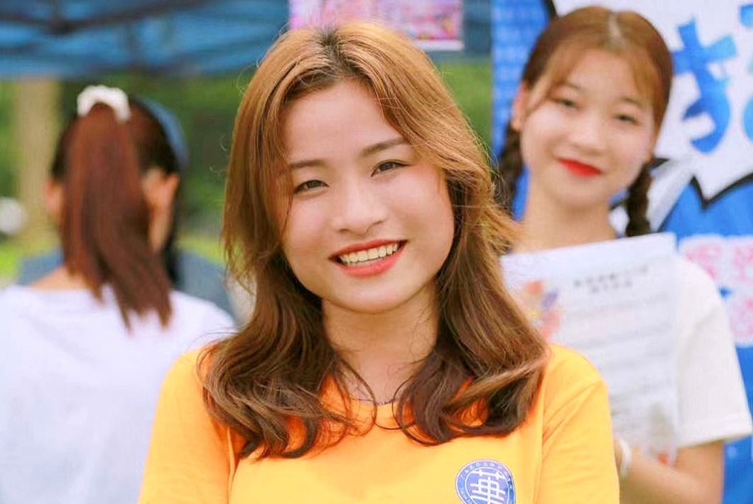 鄭妍：這個(gè)升本學(xué)姐簡(jiǎn)歷超豐富！