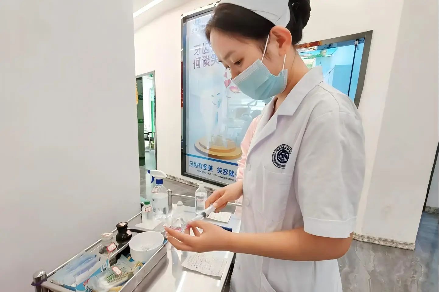 學(xué)校大健康學(xué)院學(xué)生在門診部見習(xí) 學(xué)校大健康學(xué)院學(xué)生在門診部見習(xí)