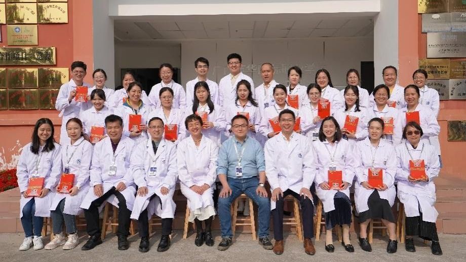 大健康學(xué)院舉辦“意外驚喜，特殊的愛”三八婦女節(jié)活動