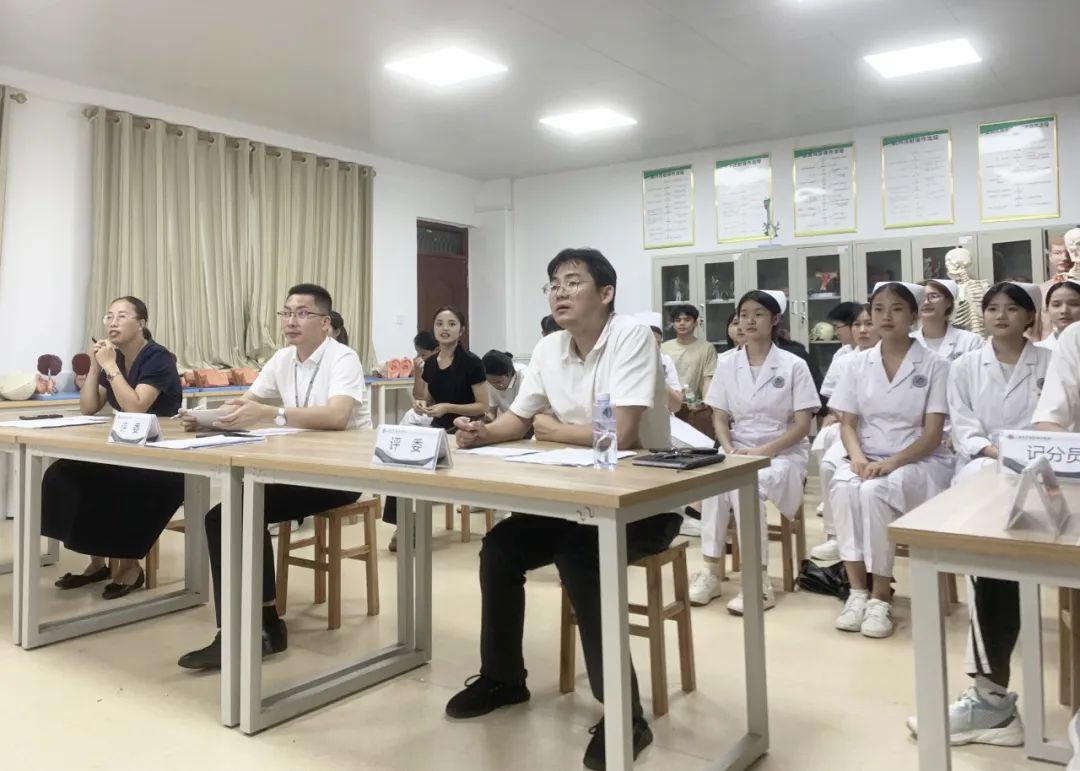 指導老師和同學