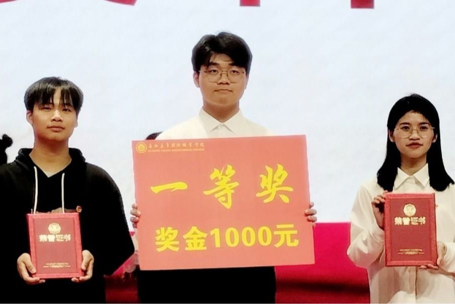 劉洋：風(fēng)華絕代，學(xué)貫十佳