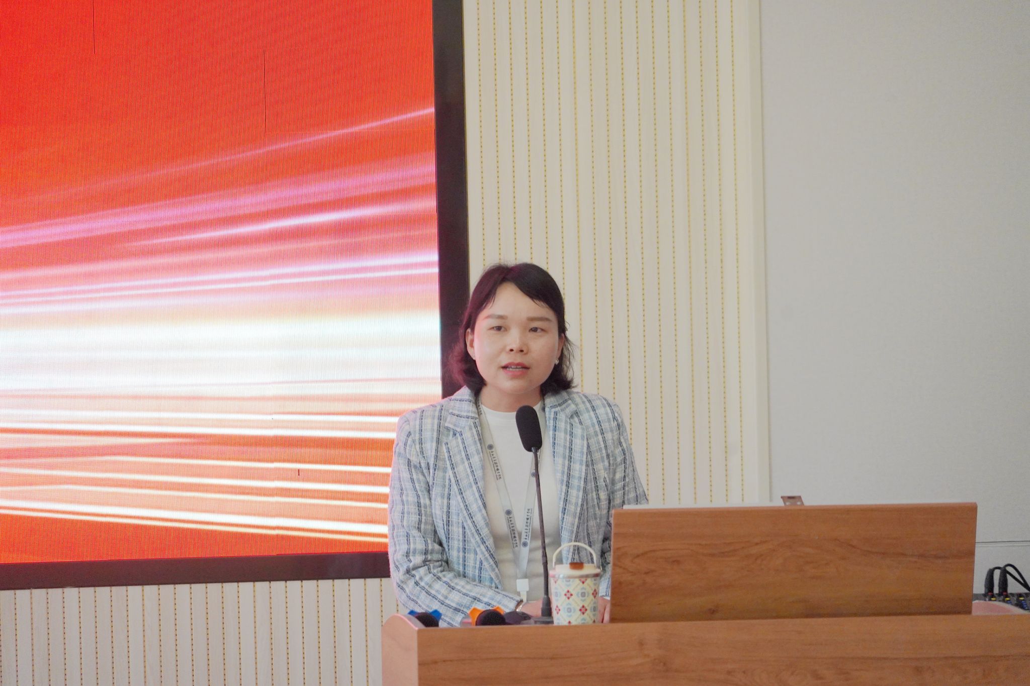 副校長葉春珍為啟動儀式作總結(jié)