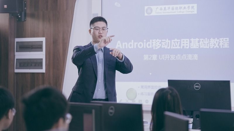 廣西英華國際職業(yè)學(xué)院舉行第十六屆藍橋杯精銳選拔賽