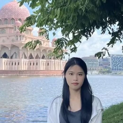 謝林幸，廣西英華教育學(xué)院應(yīng)用泰語(yǔ)專業(yè)2021屆畢業(yè)生，本科就...