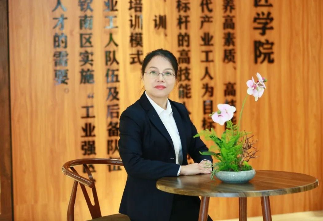 我校輔導(dǎo)員陳永榮獲2023年廣西高校輔導(dǎo)員年度人物提名