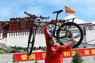 李佳釗：迎著光奔跑的英華人