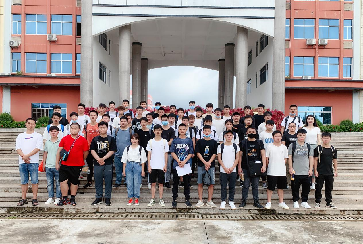 廣西英華學子赴上汽通用五菱汽車股份有限公司實習