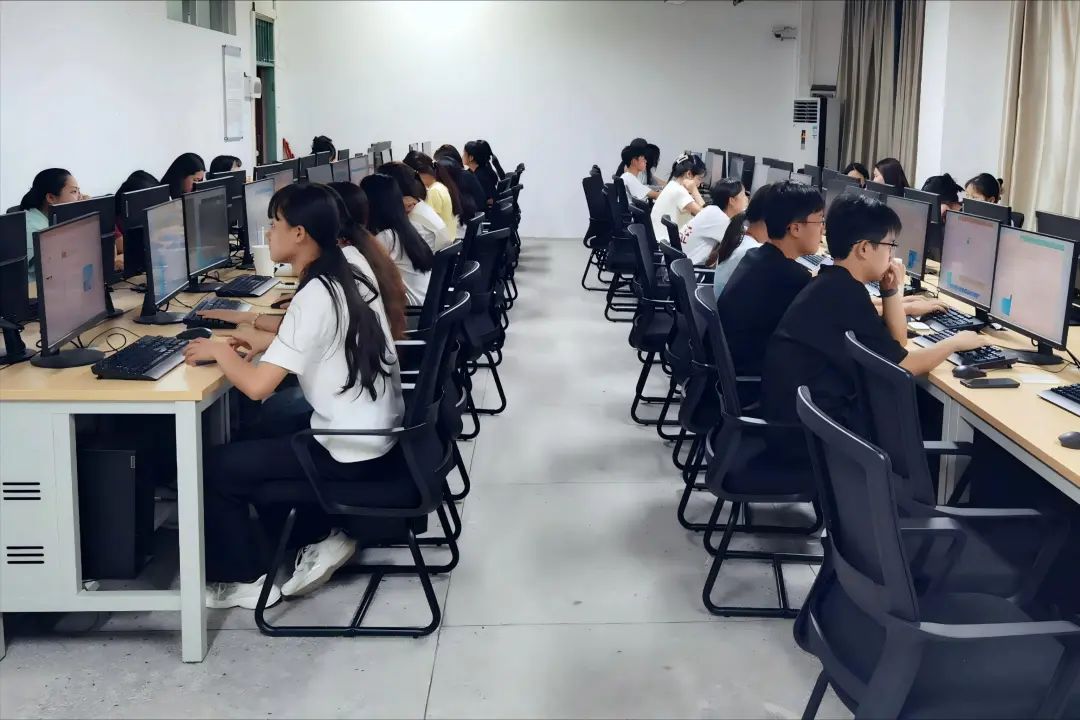 計(jì)算機(jī)實(shí)訓(xùn)室