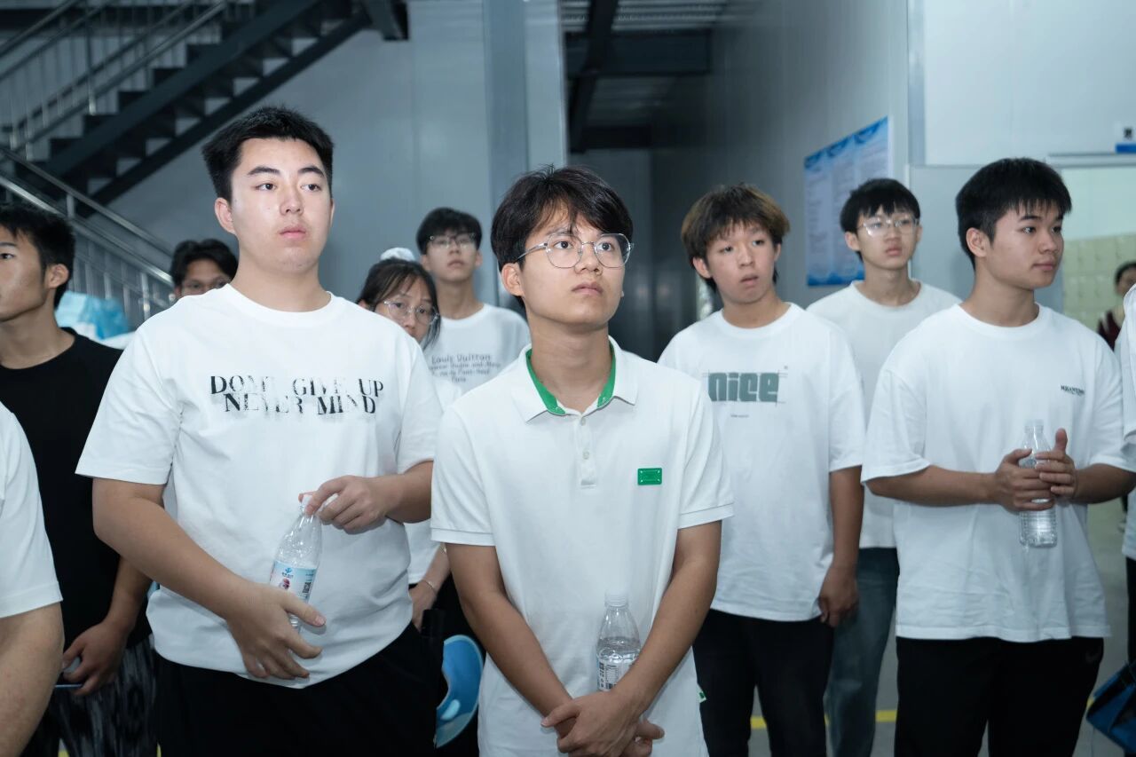 同學(xué)們在認(rèn)真聽講