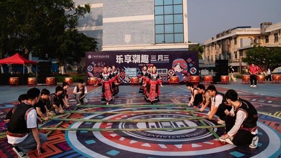 【人民網(wǎng)】非遺傳承與創(chuàng)新交融 共繪民族團結(jié)新圖景