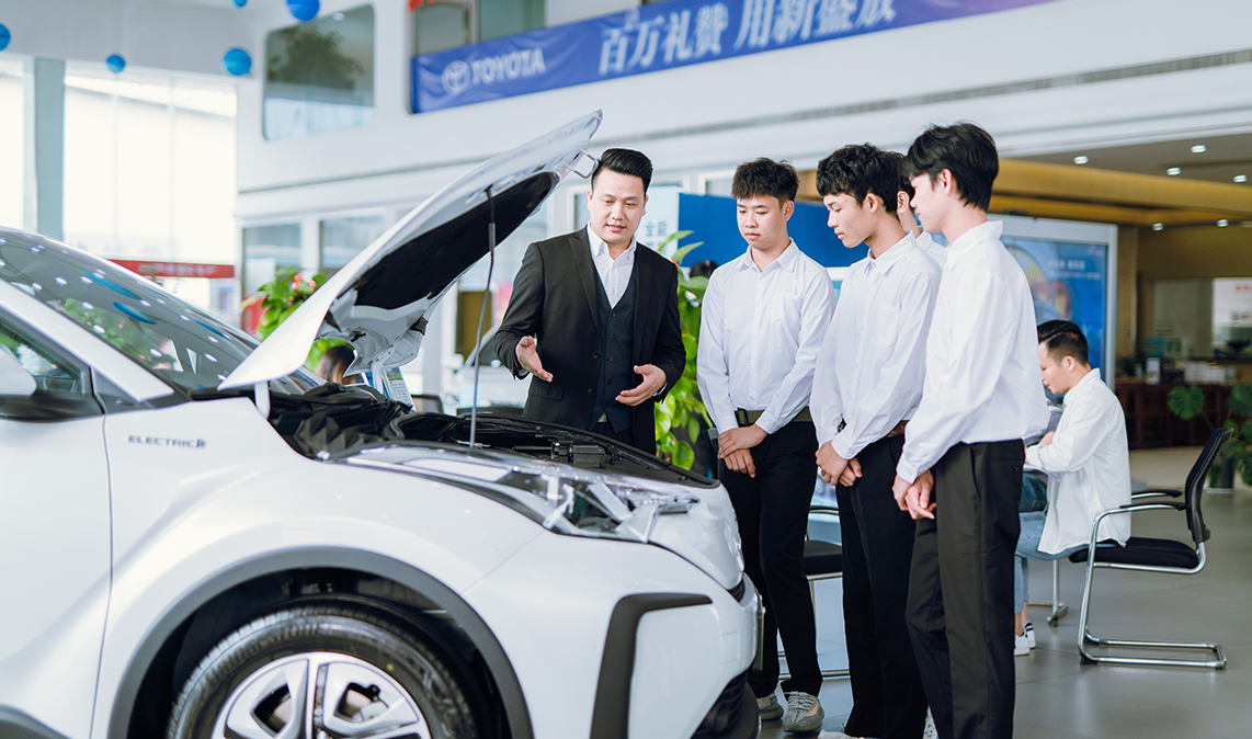 學(xué)校注重學(xué)生實(shí)踐能力培養(yǎng)